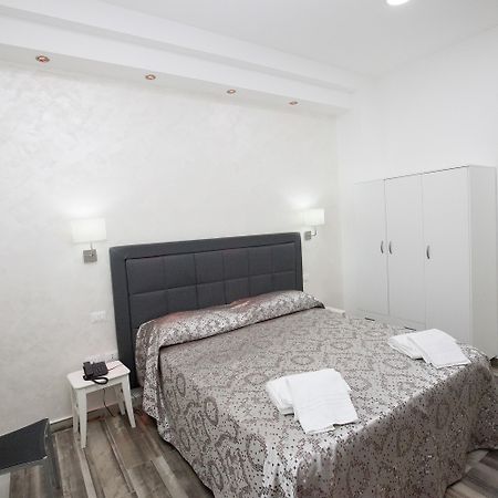 Bed and Breakfast Napoli Garibaldi Square Exterior foto